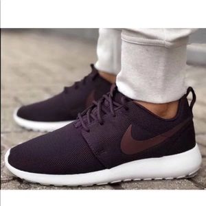WMN’s NIKE ROSHE PORT WINE Sz 8.5 New no box